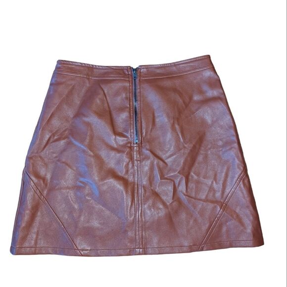 🛍️BROWN  FAUX LEATHER SKIRT SIZE MEDIUM - Picture 3 of 3